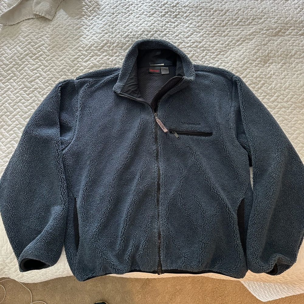 Marmot heavy fleece jacket with liner for warmth. 3 pockets with full zip up.